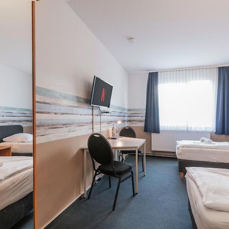 Hotel Cafe Galerie - Smart Tv - Free Parking Garbsen Eksteriør billede