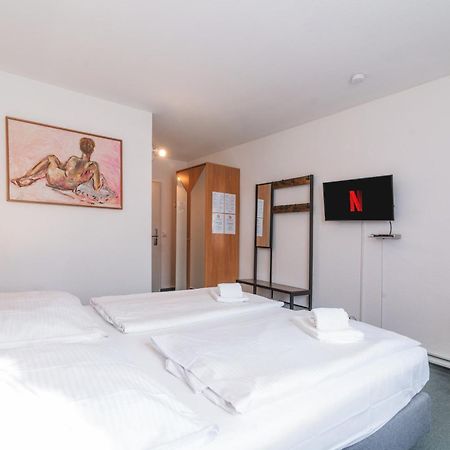 Hotel Cafe Galerie - Smart Tv - Free Parking Garbsen Eksteriør billede