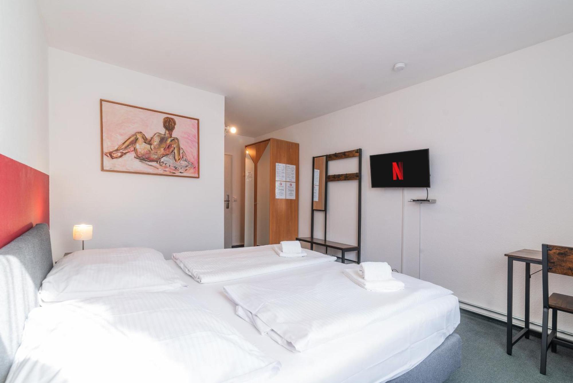 Hotel Cafe Galerie - Smart Tv - Free Parking Garbsen Eksteriør billede