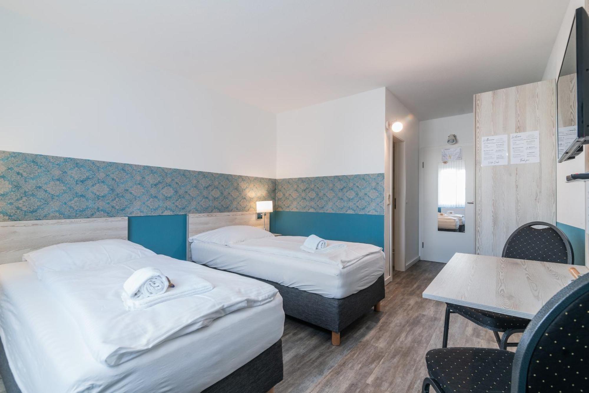 Hotel Cafe Galerie - Smart Tv - Free Parking Garbsen Eksteriør billede