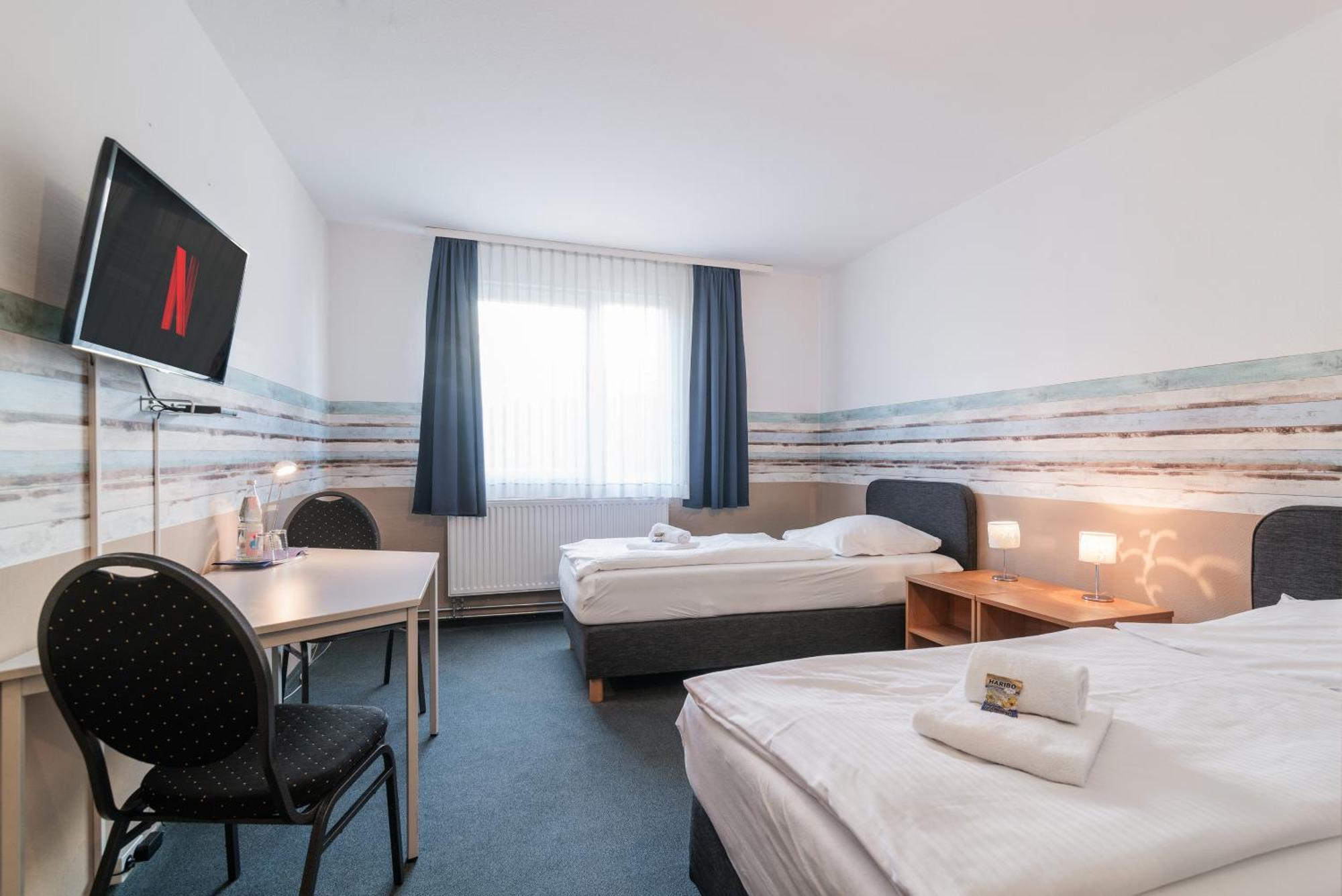 Hotel Cafe Galerie - Smart Tv - Free Parking Garbsen Eksteriør billede
