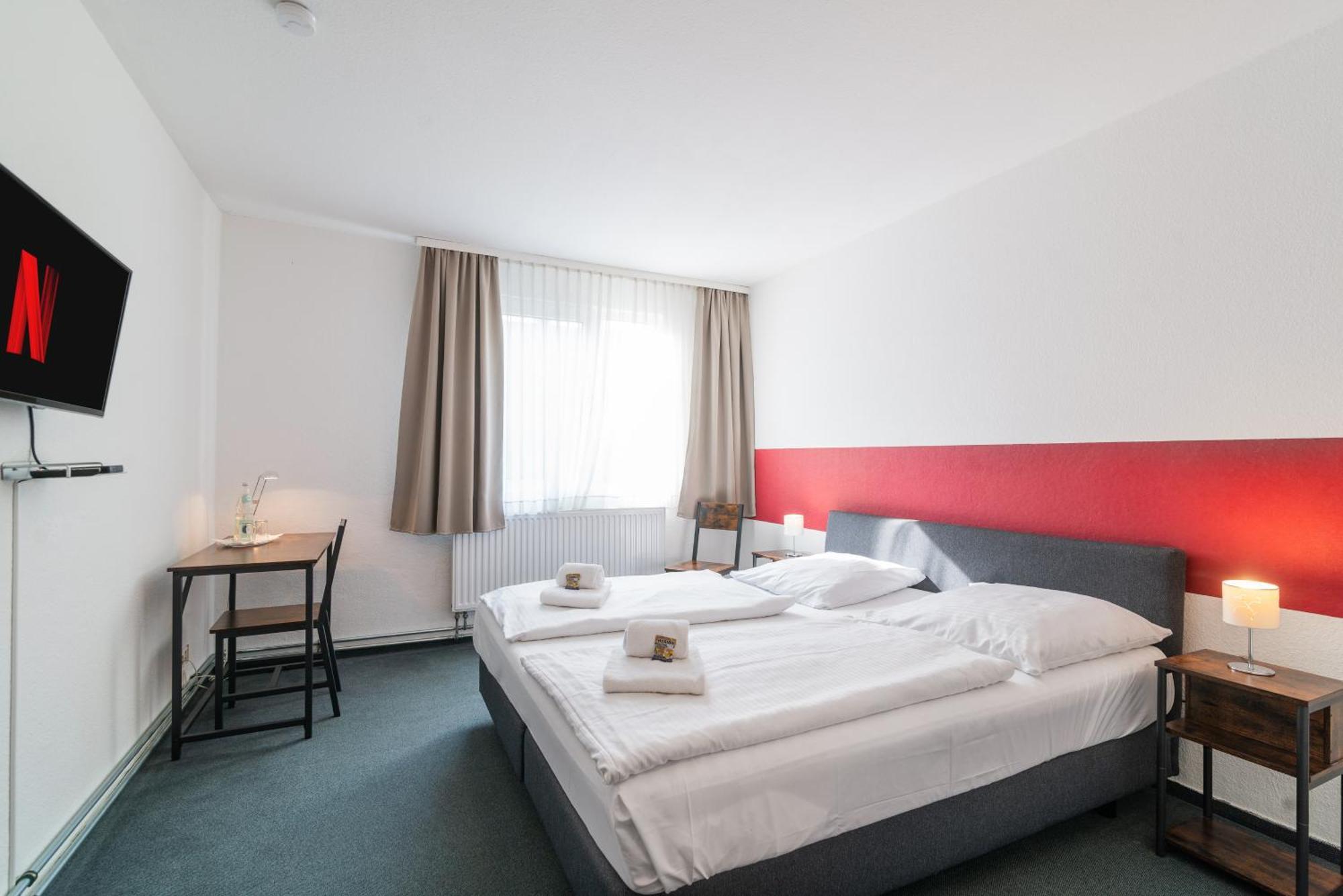 Hotel Cafe Galerie - Smart Tv - Free Parking Garbsen Eksteriør billede
