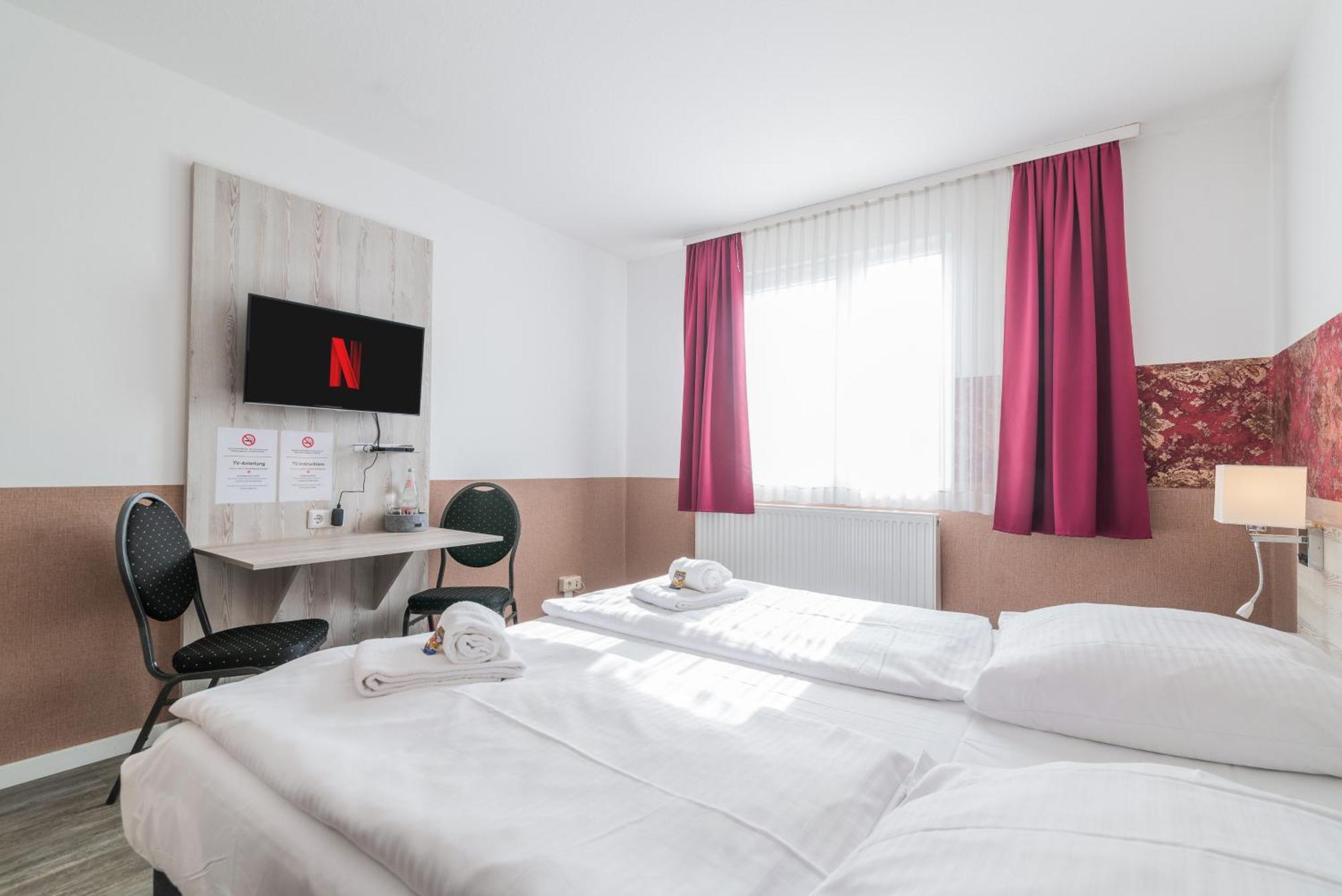Hotel Cafe Galerie - Smart Tv - Free Parking Garbsen Eksteriør billede