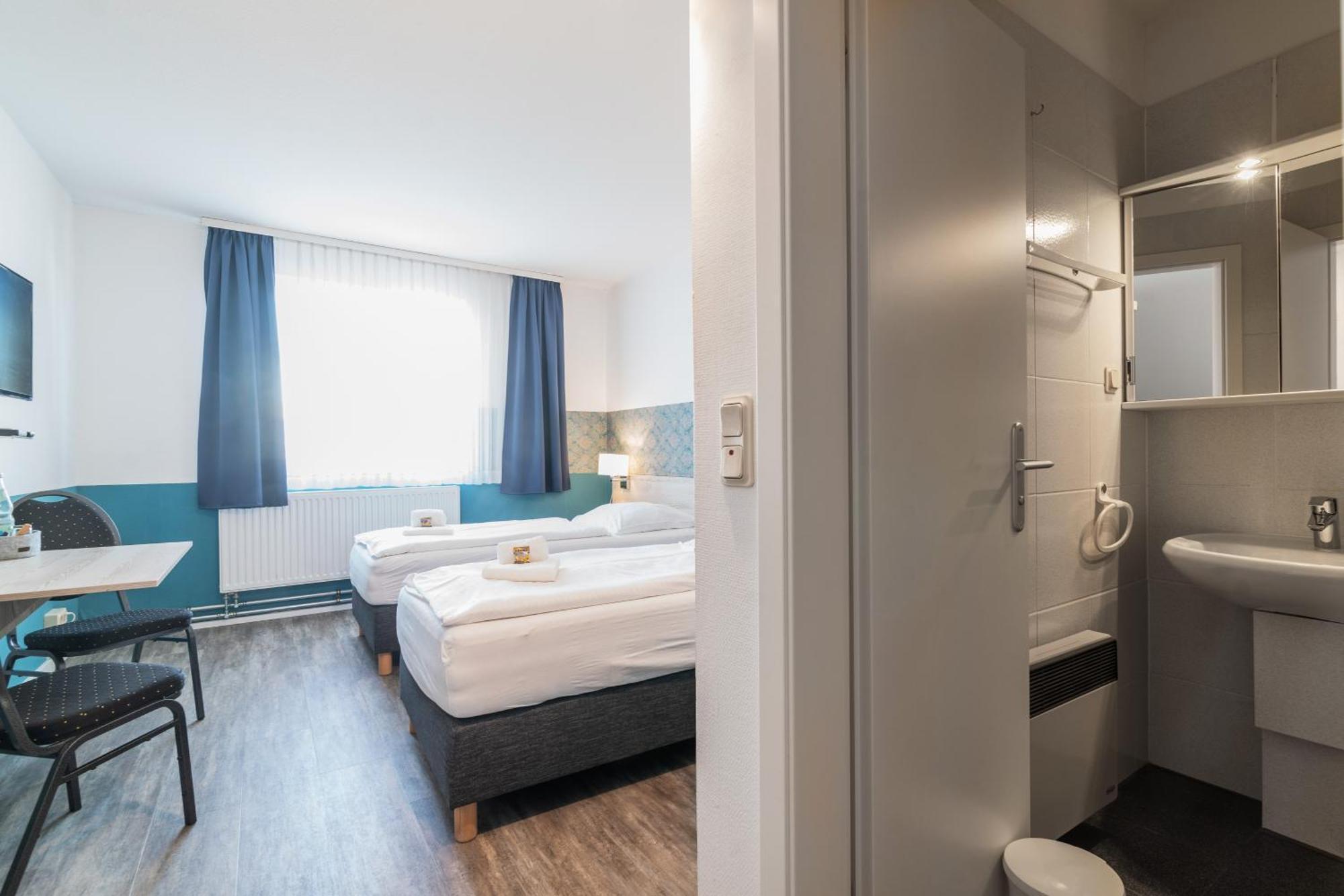 Hotel Cafe Galerie - Smart Tv - Free Parking Garbsen Eksteriør billede