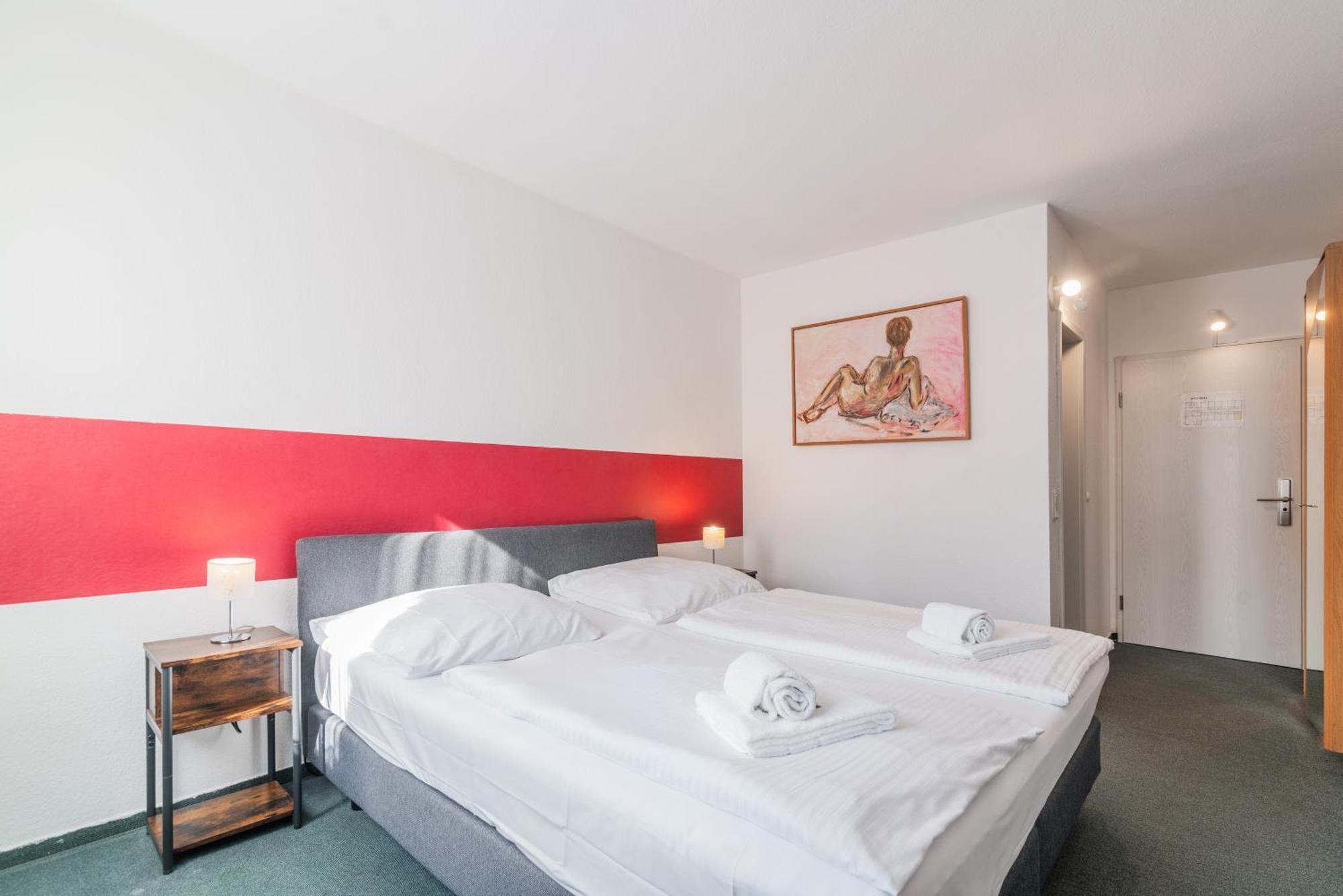Hotel Cafe Galerie - Smart Tv - Free Parking Garbsen Eksteriør billede